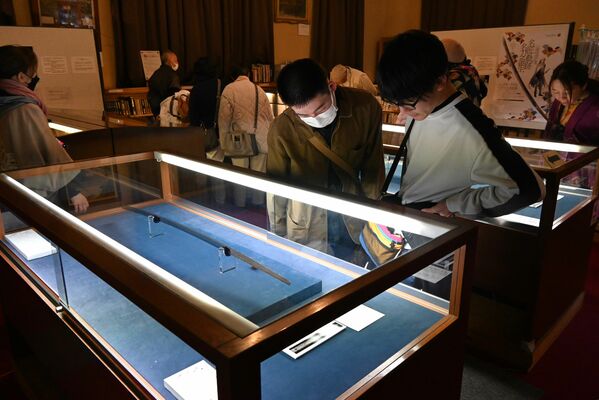 市内の製鉄遺跡や刀剣を紹介する企画展