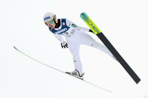 　Ｗ杯ジャンプ女子第３２戦での丸山希の飛躍＝ビケルスン（共同）