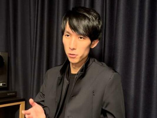 審査結果発表から一夜明け、記者会見するエリック・ルー=2025年10月21日、ワルシャワ