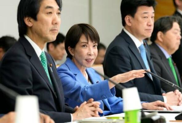 　経済財政諮問会議で発言する高市首相（中央）＝２７日午後、首相官邸