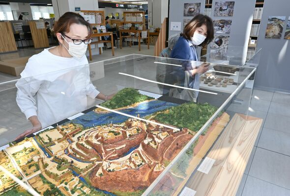市役所１階ロビーに展示されている鹿沼城のジオラマ