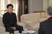 金子市長（右）に優勝を報告する芝田さん