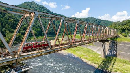 　ＮＰＯ法人江の川鉄道が運行するトロッコ列車＝島根県邑南町