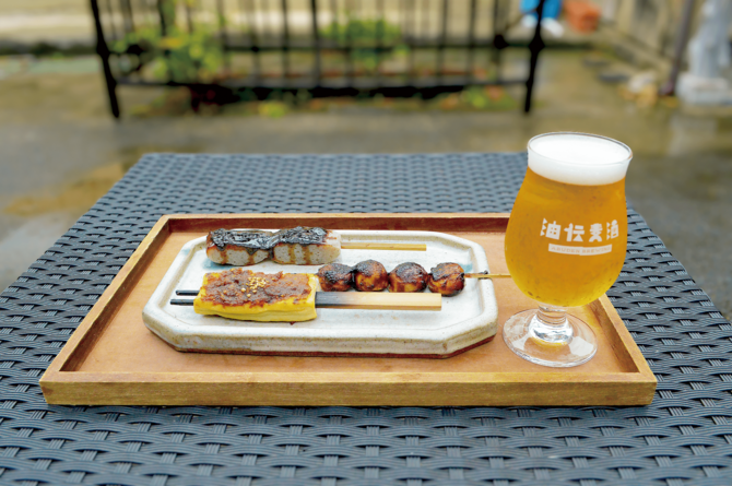 「蔵の街ラガー」グラス中7００円とよく合う、田楽盛合せ７００円