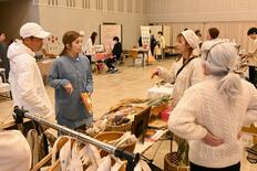 子育て中の女性の孤立解消、自立推進へ　足利でマルシェ　エステや菓子店ず…