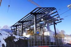 観客輸送のケーブルカー開通せず