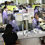 「レーヴィス栃木」拠点の足利市　市職員が紫色のユニホーム姿で窓口に　