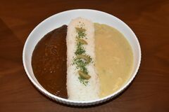 【食べた？】辛さとうま味、ルー２色　ふたばかれー　ＣＡＦ’Ｅ ＦＵＲＡＩＢＯ（那須塩原）