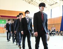 いちご学科１期生が巣立ち　栃木県農業大学校で卒業式
