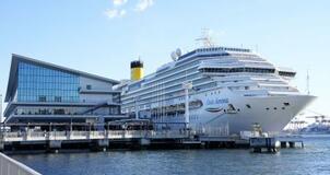 宿泊拠点の大型クルーズ船公開
