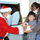 サンタから早めのプレゼント　鹿沼市社協