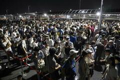 徒歩で１０００人が会場「脱出」