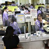 「レーヴィス栃木」応援で地元・足利市が初の試み　職員が紫色のユニホーム姿で窓口に　
