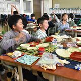 新型コロナ５類移行１年、戻る「日常」　対面給食や脱マスク広がる　医療、福祉は警戒続く