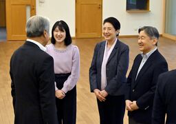 天皇皇后両陛下と愛子さま、2年ぶりに御料牧場へ　福田知事ら出迎え、NHK「風、薫る…