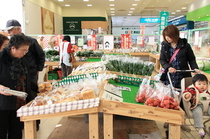 農産物直売所「愛菜果」（ＪＡしもつけ）　県内初の店内店　高い品質が特徴