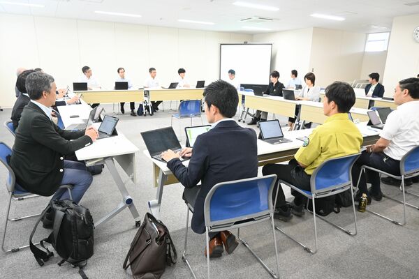 奥日光地域の人流など調査の内容を協議した検討会の第３回会合＝24日午後、県庁