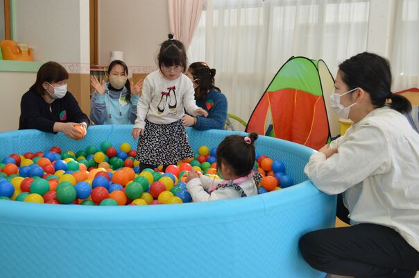 ダウン症児を持つ親が悩みなど語り合った交流会