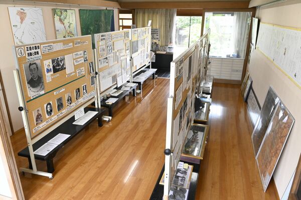 正造の闘いの歴史などを紹介する常設展示室