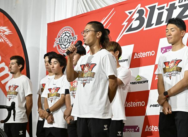 昨年11月のシーズンエンドパーティーで、今季を振り返るブリッツェンの武山＝宇都宮市内、加藤竜矢撮影