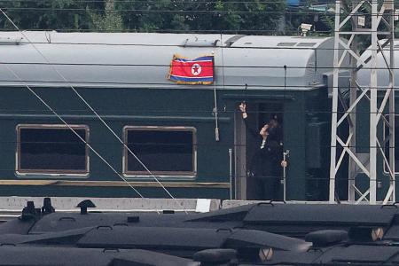 　中国・北京に到着した北朝鮮の金正恩朝鮮労働党総書記を乗せたとみられる列車＝２日（ロイター＝共同）