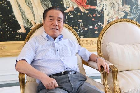 　自身の半生について語る小西史彦さん＝７月、マレーシア北部ペナン島（共同）