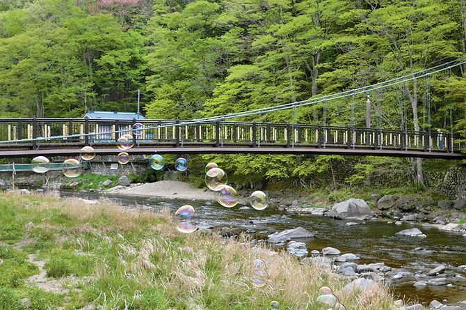 温泉しゃぼん玉は毎週土・日曜、６月いっぱいまで見ることが可能