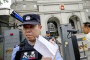 中国「情報機関から報酬」と説明