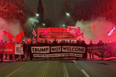 スイスで「反ダボス会議」デモ