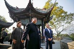 マクロン夫妻と「都江堰」で散歩