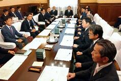 公明、衆院委で野党側着席