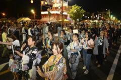 浴衣や法被で華やか演技