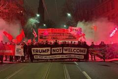 スイスで「反ダボス会議」デモ