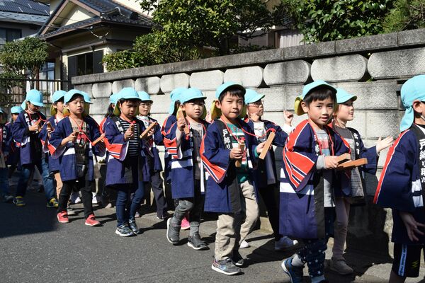 防火を呼びかける園児ら