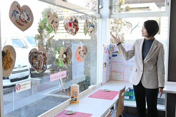 ファミリーマート宇都宮竹林西店に飾られた作品（画像は一部加工しています）