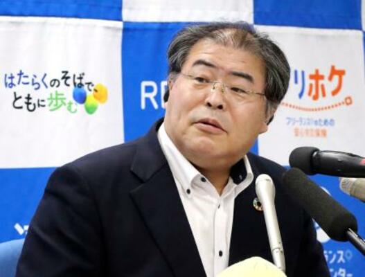 賃上げ率の最終集計結果について説明する連合の仁平章副事務局長=3日午後、東京都千代田区