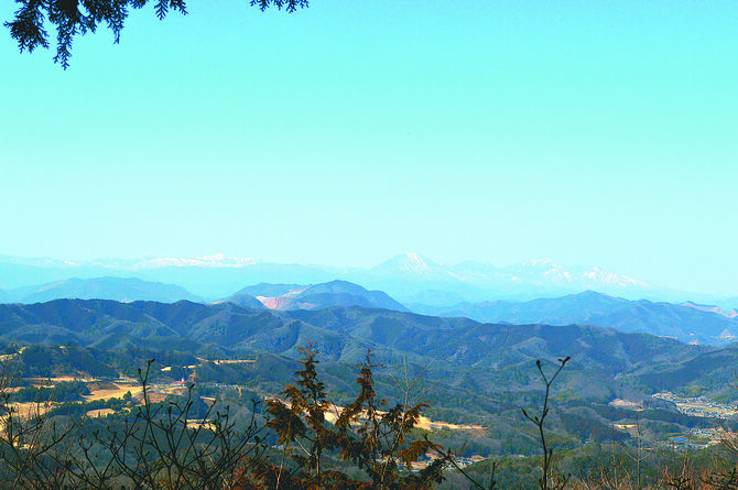 晃石山山頂から望む日光連山
