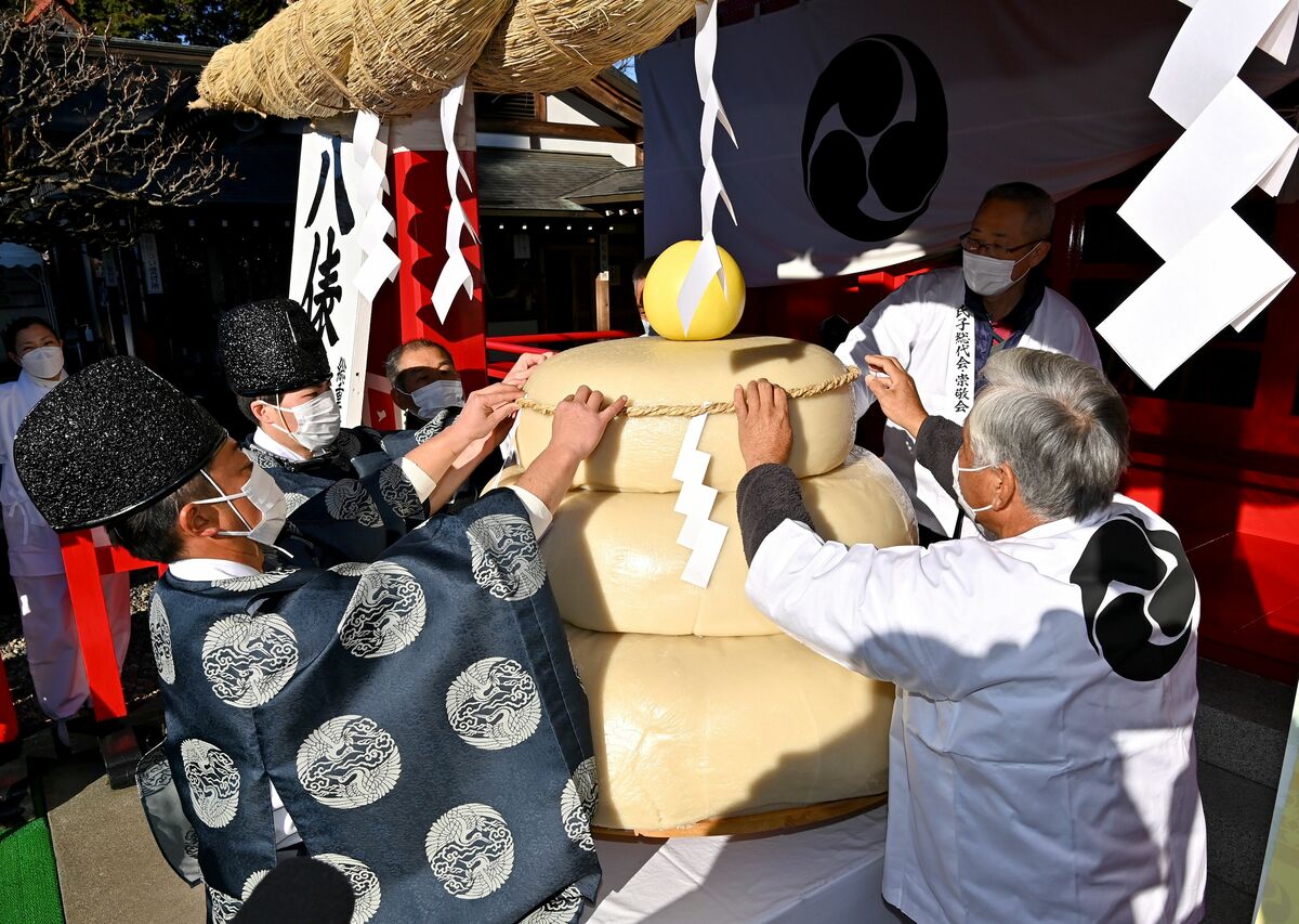 重さはなんと700キロ 平和な新年願い大鏡餅奉納 栃木県の安住神社