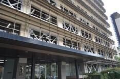 有罪判決当日に暴行容疑、男逮捕
