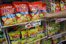 カルビー包装 白黒に