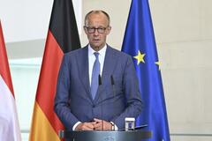 ドイツ首相、右派伸長に警告