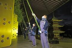 新年に備え、すす払い