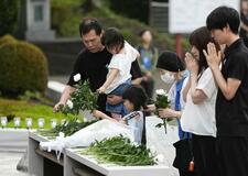冥福祈り 空の安全願う