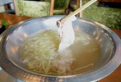 【ミヤコレ】厳選国産豚、好みの味で　ツヤッとコース（美肌豚しゃぶ専門店やまと。）