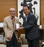 子育て支援に 市へ１００万円寄付 