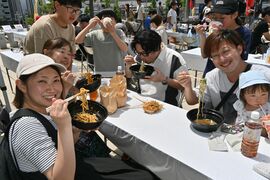 ラーメンや焼きそばなど、麺料理を食べ比べ　3日まで、宇都宮で「めんフェス」　県内外…
