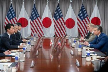 日米防衛相、抑止力強化を議論