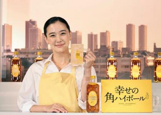 　発表会に登場した蒼井優＝１６日、東京都文京区