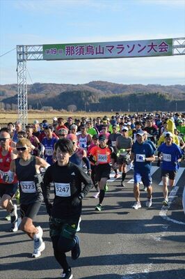 初冬の那須烏山路を駆けるランナーたち
