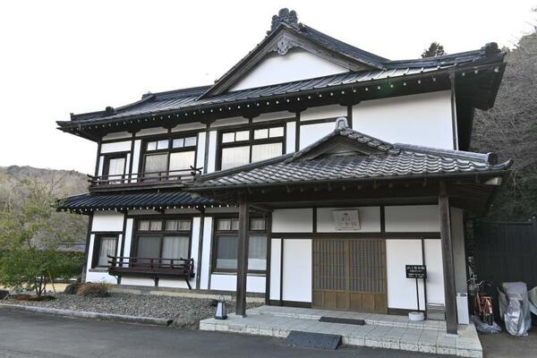 従業員の逮捕を発表した「ましこ悠和館」
